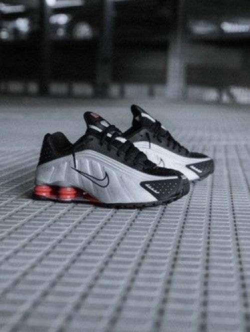 Nike Shox R4 Black Metallic Silver Fix